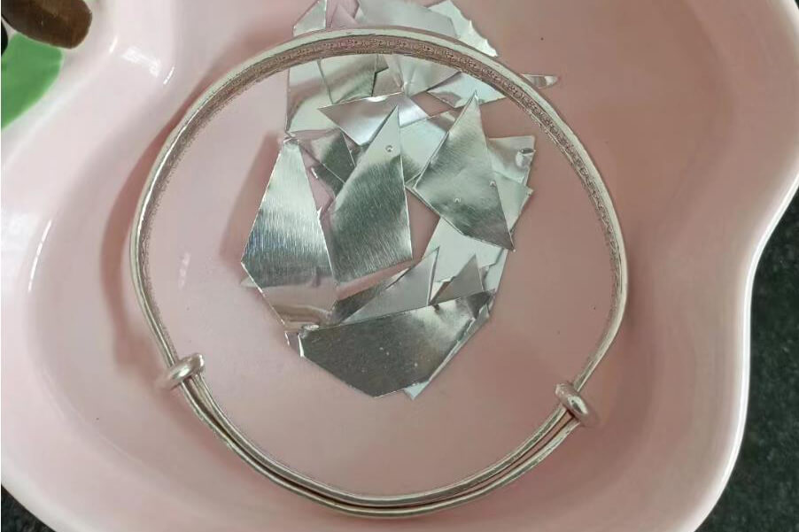 Clean silver jewelry with aluminum foil
