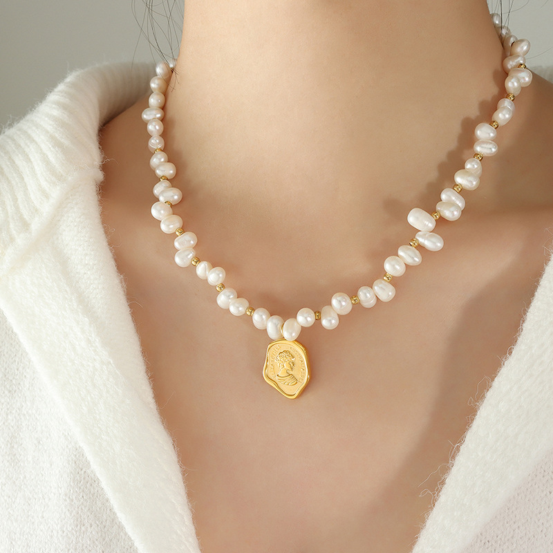 Stainless Steel Gold Plated Pendant Pearl Necklace