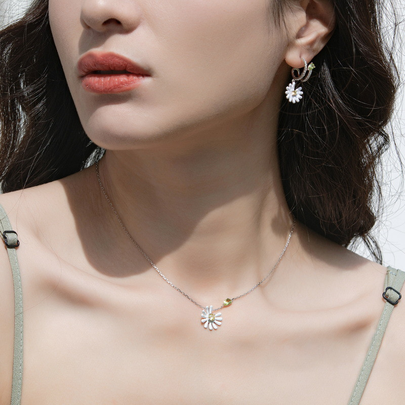 White Daisy Sterling Silver Necklace for Women