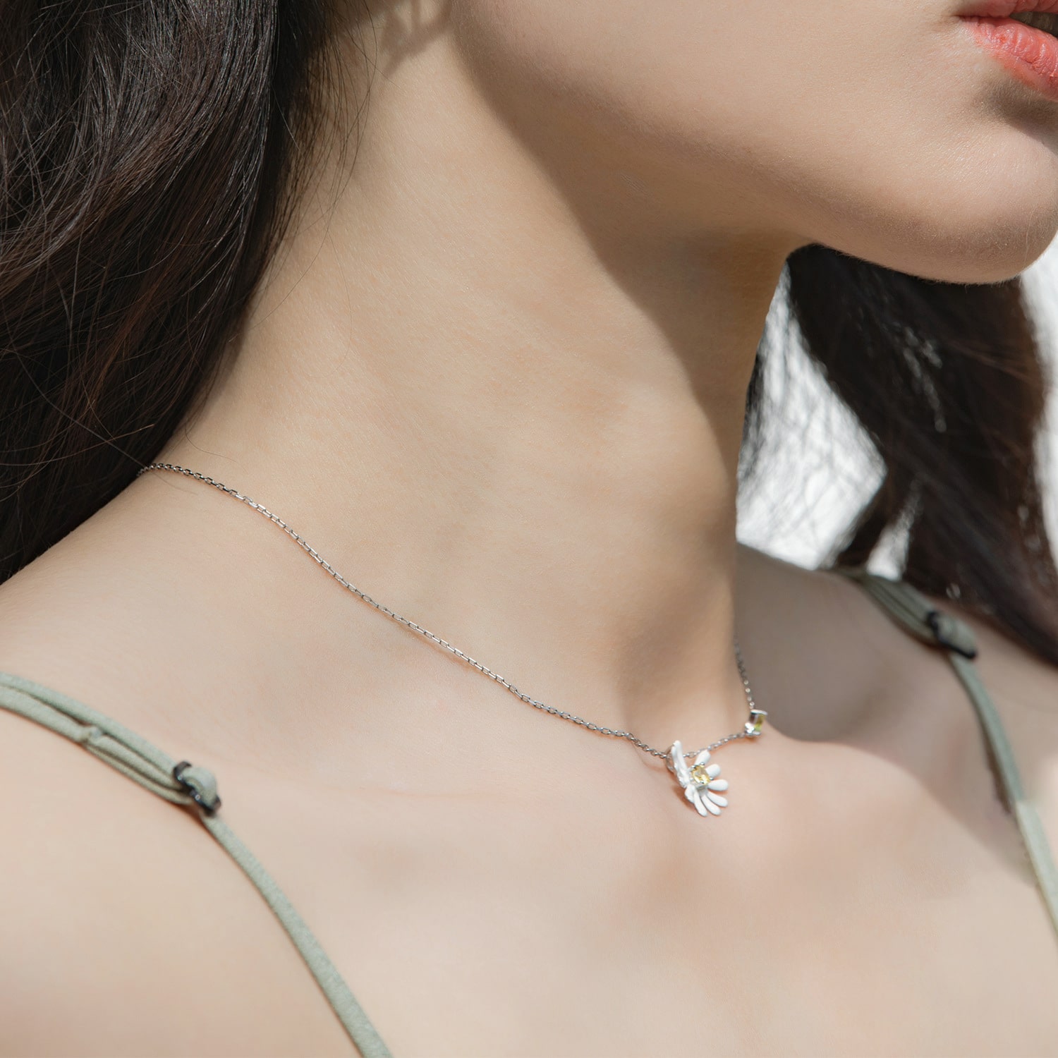 White Daisy Sterling Silver Pendant Necklace for Women