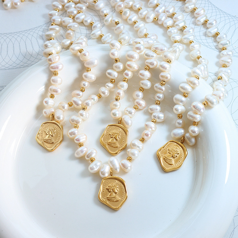 gold pendant pearl necklace